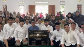 Ketua Umum HIPMI, Akbar Himawan Bukhori saat meresmikan masjid Baitul HIPMI di Kabupaten Lebak. (Istimewa)