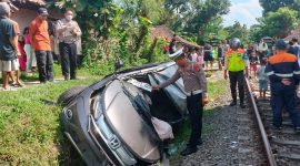 Kanit Gakkum Satlantas Polres Lebak, IPDA Aris Setyawan saat melakukan olah TKP kecelakaan. (istimewa)
