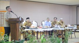 Bupati Lebak, Hasbi Jayabaya saat memberikan sambutan dalam acara pembinaan Kepala Sekolah TK, SD dan SMP. (Istimewa)