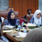 Bupati Serang, Ratu Rachmatu Zakiyah saat memimpin rapat (Foto. Dirhat/DailyHits.id)