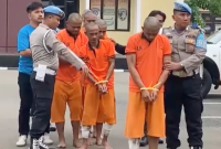 Para pelaku pencurian kendaraan bermotor di Kota Serang saat diamankan pihak kepolisian. (Istimewa)