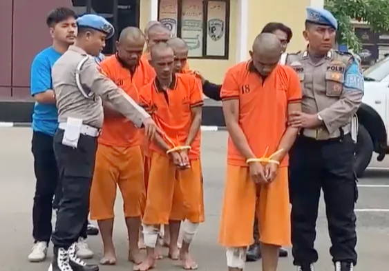 Para pelaku pencurian kendaraan bermotor di Kota Serang saat diamankan pihak kepolisian. (Istimewa)