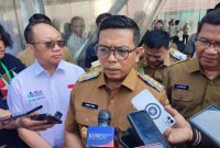 Gubernur Banten Andra Soni saat memberikan keterangan pers 