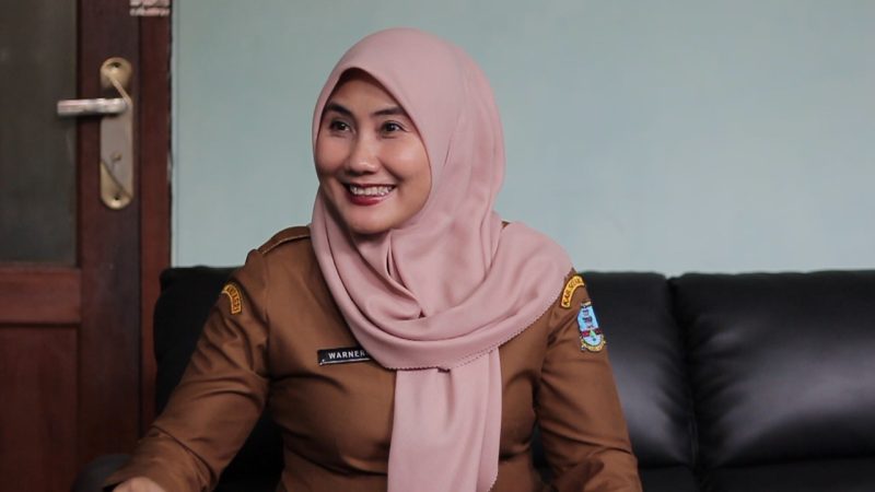 Kadis disdukcapil, warnerry poetri saat memberikan keterangan kepada pers  (Foto : istimewa/Dailyhits).