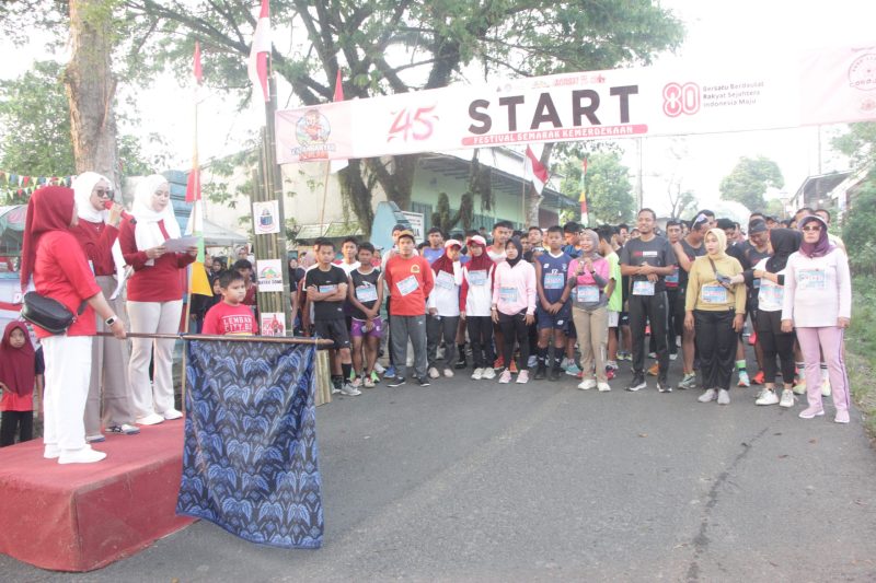 Ratusan warga Kalanganyar saat mengikuti Fun Run 5K untuk memperingati HUT RI ke 80. (Istimewa)