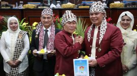 Ketua DPRD Kota Serang dan Walikota Serang saat berfoto bersama usai dalam acara HUT Kota Serang ke-18. (Dokumentasi)