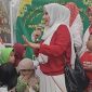 Ratu Ageng Rekawati saat menyantuni 730 anak yatim dan kaum dhuafa. (Istimewa)