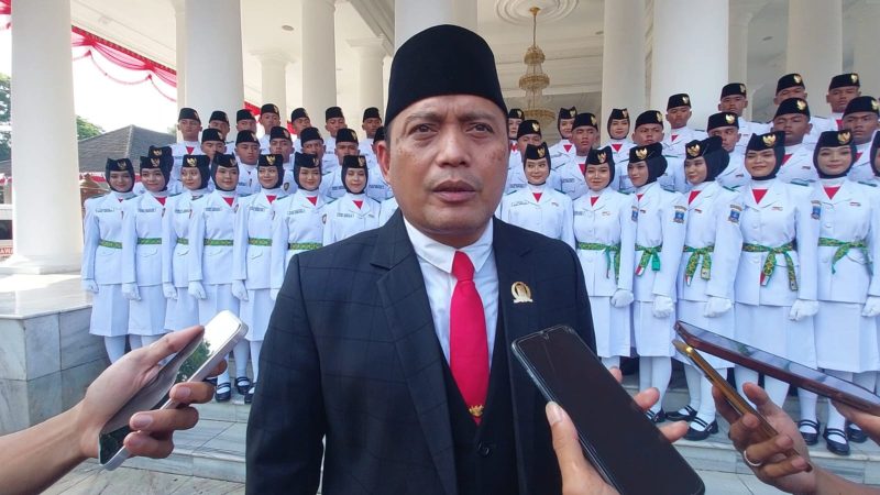 Ketua DPRD Kabupaten Serang  saat memberi keterangan pers jumat (15/8/2025) foto : Distriknews (taufik/Daiyhits)