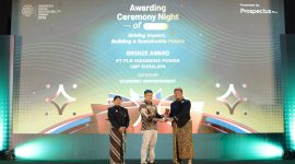 UBP Suralaya meraih penghargaan pada ajang Indonesia Social Responsibility Awards ISRA, Minggu (17/8/2025). Foto: (istimewa/Dailihits).