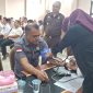 Kepala Kejaksaan Negeri Lebak, Devi Freddy Muskita saat mengikuti donor darah. (Istimewa)