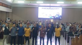 Jajaran Adhyaksa Banten FC saat foto bersama dengan Kepala Kejari Lebak, Devi Freddy Muskita, Sekda Lebak, Budi Santoso dan Para camat dan kepala desa di Lebak. (Istimewa)