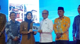 peluncurkan Buku Rencana Tenaga Kerja (RTK) Makro Di Kabupaten Serang Tahun 2024–2029. Selasa (26/8) foto (istimewa/Dailyhits).

