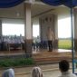 Bupati Lebak, Hasbi Jayabaya saat memberikan sambutan dalam acara panen raya padi, di Desa Tambakbaya, Kecamatan Cibadak, Senin (20/8/2025). (Istimewa)
