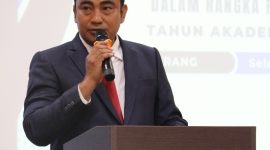 Direktur Politeknik Industri Petrokimia Banten, Supardi, saat sambutan, selasa (16/9).