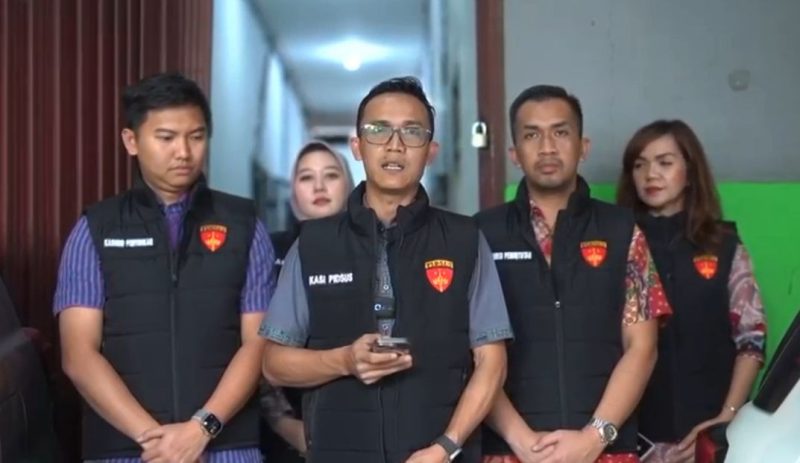 Tim Pidsus Kejaksaan Negeri Kota Tangerang menggeledah kantor PT ASM di Kelurahan Tanjung Priok.
