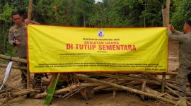 Satpol PP Lebak menyegel galian tanah di Kecamatan Maja usai didemo oleh warga. (Istimewa)