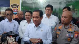 Kementrian lingkungan Hidup (KLH), Hanif Faisol Nurofiq memberikan Keterangan kepada Pers, Selasa (30/9), Foto : dir/Dailyhits.