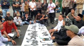 DPRD Lebak menemui massa aksi. (Istimewa)