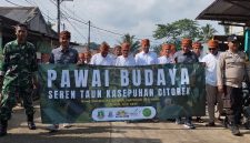 Kepala desa dan tokoh adat Citorek saat melakukan pawai budaya seren taun Kasepuhan Citorek. (Istimewa)