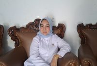 Bidang P2k2 pengendalian penduduk dan kesejahrtaan keluarga DKBP3A kabupaten,Aila, S.Kep., M.M., Memberikan keterangan kepada pers, Rabu, (22/10), Foto : (Dailyhits).