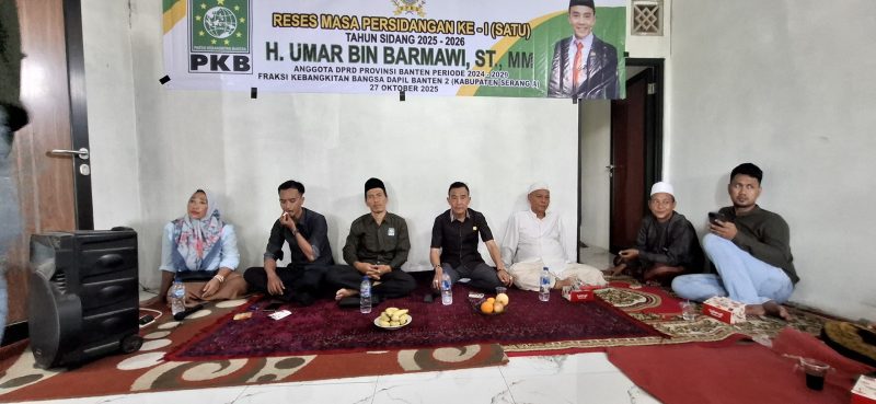 Anggota DPRD Banten Fraksi PKB, H.Umar Bim Barmawi, Serap aspirasi masyarakat Desa Sukamaju kecamatan kibin, Jumat (24/10) Foto : (Dir/Dailyhits)