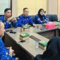 Plt sekertaris DPRD Kota Serang, Tri Ningsih bersama ASN, melakukan Rapat ulas uu 20/2023, Rabu, (1/10/) Foto : Dailyhits