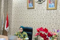 Plt Sekertaris DPRD Kota Serang, Tri ningsih, Hari Batik Nasional, kamis (2/10) Foto : tri/Dailyhits.