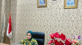 Plt Sekertaris DPRD Kota Serang, Tri ningsih, Hari Batik Nasional, kamis (2/10) Foto : tri/Dailyhits.