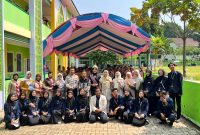 MAN 2 Serang dengan mahasiswa Praktik Lapangan Persekolahan (PLP) kelompok 4 Fakultas Tarbiyah dan Keguruan Universitas Islam Negeri (UIN) Banten sebagai bentuk dukungan terhadap implementasi P5RA di lingkungan madrasah, kamis-Jumat (9-10/10) foto: ist/Dailyhits.