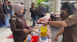 Kejaksaan Negeri Lebak saat memusnahkan barang bukti hasil kejahatan dari 57 perkara berkekuatan hukum. (Istimewa)