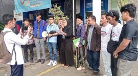 Aliansi Perjuangan Mahasiswa dan Rakyat (APMR) bersama Creative Democracy Center (CDC) resmi laporkan Wali Kota Serang, Kepala DPUPR, Kepala DPMPTSP dan Kepala DLH. Ke Ombudsman RI Perwakilan Provinsi Banten.