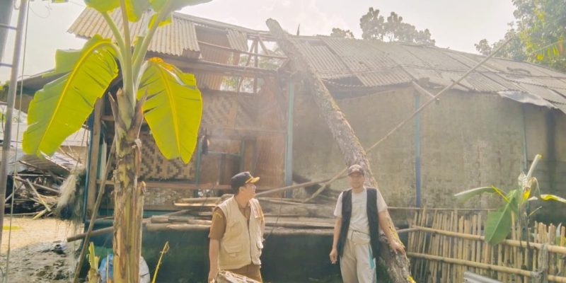 Salah satu rumah di Kabupaten Pandeglang yang rusak akibat angin kencang. (Istimewa)