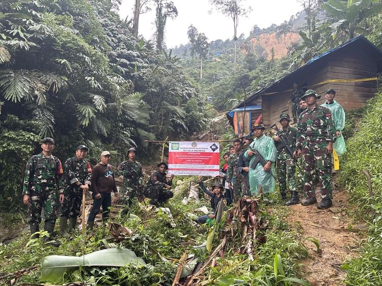 Pemerintah melalui Kementerian Kehutanan bersama TNI melakukan operasi PETI di kawasan TNGHS. (Istimewa)