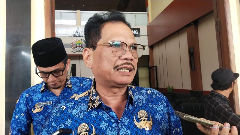 Sekertaris Daerah (SEKDA) Kota Serang, Nanang Saefudin, memberikan keterangan kepada pers, Selasa,(18/11), Foto: (Ist/Dailyhits).