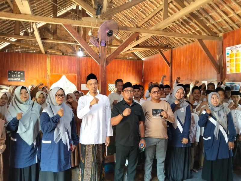 PKBM Kartika denga Ponpes Hidayatul Ulum Jalin kolaborasi Dengan tiga pilar, Jumat (28/11) Foto : (Eks/Dailyhits).