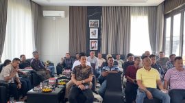 Sejumlah kepala desa saat mengikuti sosialisasi tentang digitalisasi desa. (FOTO DAILYHITS)