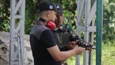 Founder BIL Grup, Moch. Nabil Jayabaya saat berlatih menembak. (Istimewa)