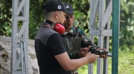 Founder BIL Grup, Moch. Nabil Jayabaya saat berlatih menembak. (Istimewa)