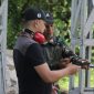 Founder BIL Grup, Moch. Nabil Jayabaya saat berlatih menembak. (Istimewa)