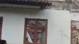 Atap Perpustakaan SDN Cimanis 04 Pandeglang ambruk. (Foto Tangkap Layar video)