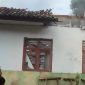 Atap Perpustakaan SDN Cimanis 04 Pandeglang ambruk. (Foto Tangkap Layar video)