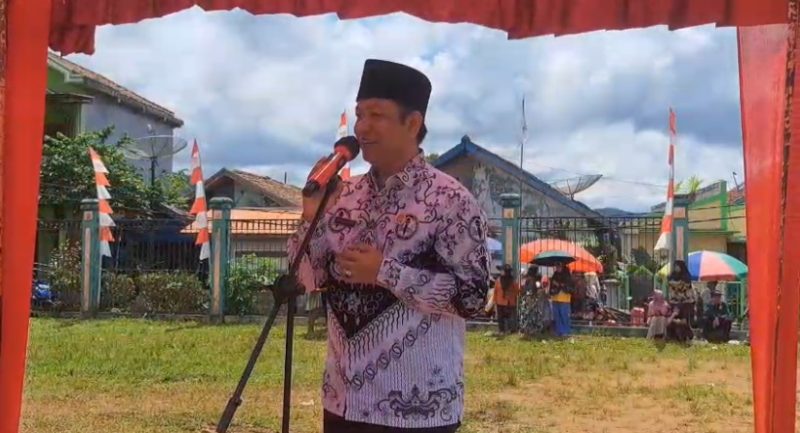 Ketua PGRI Kabupaten Lebak, Iyan Fitriyana saat memberikan sambutan dalam acara opening ceremony HUT PGRI dan Hari Guru Nasional. (Istimewa)