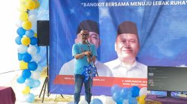 Plt Dewas Perumdam Tirta Kalimaya, Doddy Irawan saat memberikan sambutan pada acara HUT ke 37 Perumdam Tirta Kalimaya. (DAILYHITS)