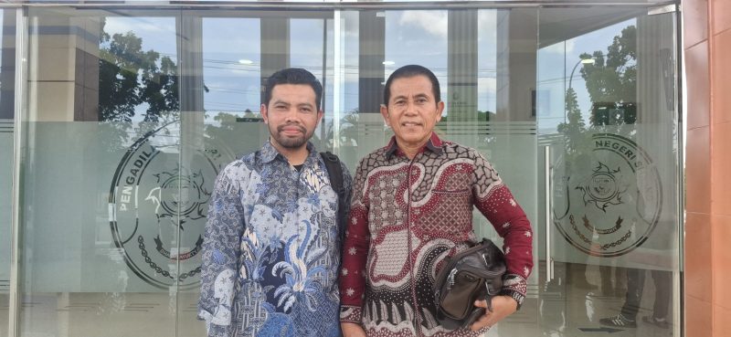 Kuasa hukum terdakwa, Basuki, Memberikan keterangan usai pengajuan bandin di pengadilan,  Negri Serang, Jumat (12/12) Foto: Dailyhits.