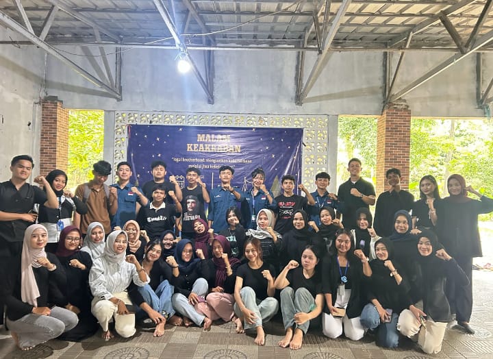 Keluarga Besar Himpunan Mahasiswa Hukum Unpam Serang pererat kebersamaan dalam acara Makrab, Sabtu Malam(29/11), Foto: (Ist/Dailyhits).