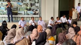 Warga Lebakgedong korban banjir bandang tahun 2020 mendatangi kantor bupati Lebak, Rabu (3/12/2025)