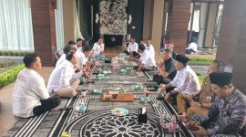 Paguyuban Cisimeut Bersatu saat menemui Nabil Jayabaya di kediamannya. (Istimewa)