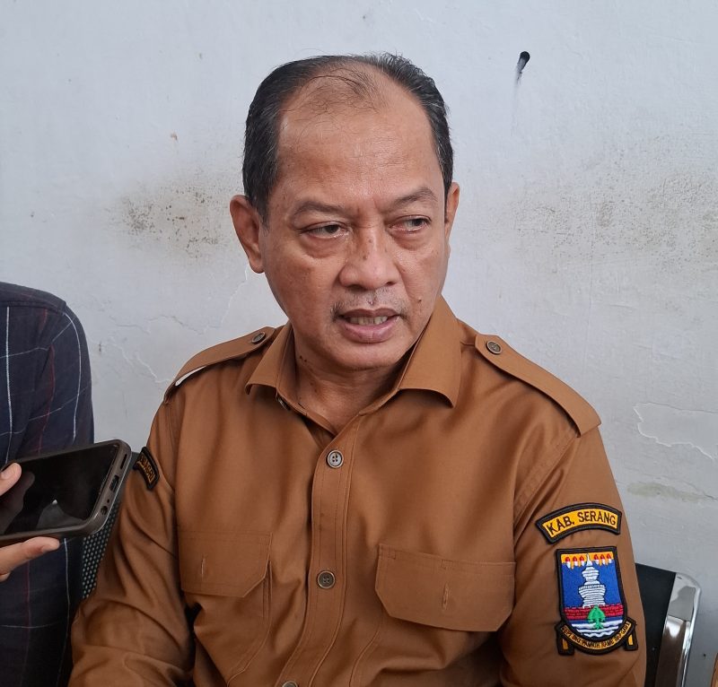 Wakil Bupati Serang, Najib Hamas, memberian keterangan kepada Pers, Senin (12/1) Foto: DAILYHITS.