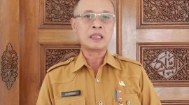 Kepala Dinas Ketahanan Pangan dan Pertanian (DKPP) Kabupaten Serang, Suhardjo, memberikan keterangan kepada pers, selasa (13/1/) Foto: Dailyhits.