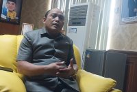 Ketua DPRD Kabupaten Serang, Bahrul Ulum, memberikan keterangan Kepada pers, Senin, (5/1) Foto: (Dailyhits)